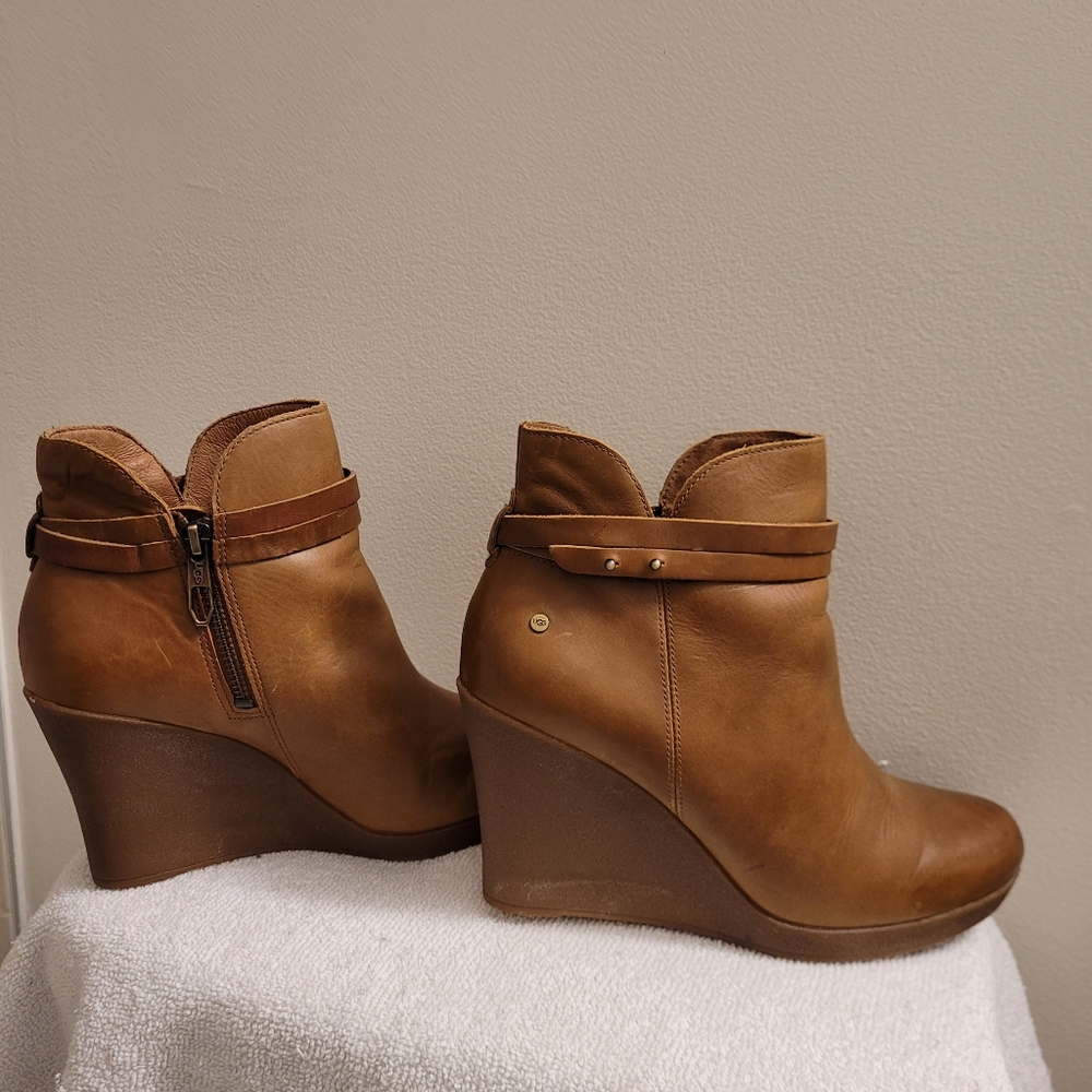 UGG Boots, leather, fur lined, 8. Super comfy!!